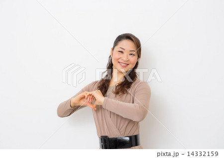 応援する30代女性 応援する30代女性 14332159
