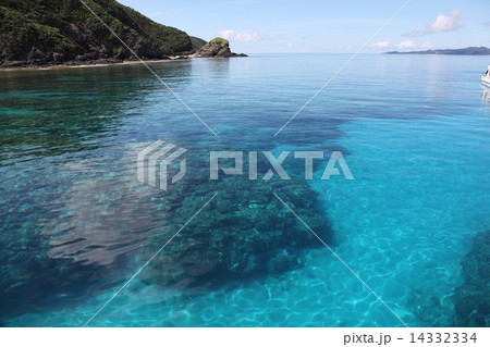 沖縄県　慶良間諸島国立公園　儀志布島　南国　南の島　海　スキューバダイビング　沖縄離島　渡嘉敷島　無人島　沖縄の景色　ケラマ諸島　海水浴　海遊び　沖縄観光　沖縄ダイビング　ダイビング沖縄　沖縄旅行 14332334