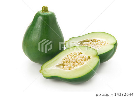 半分にカットした青パパイヤ 14332644