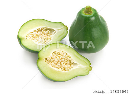 カットした調理用の青パパイヤ 14332645