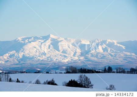 夕陽を浴びる十勝岳 夕陽を浴びる十勝岳 14334172