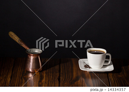 Coffee table 14334357