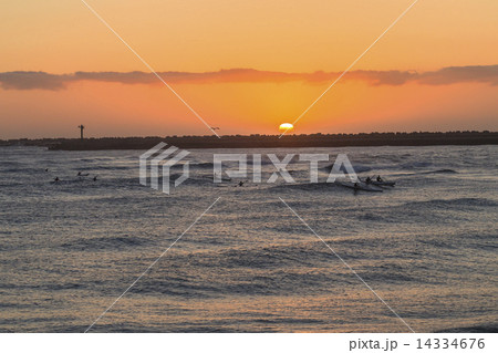 Surf-ski Paddlers Ocean Sunrise 14334676