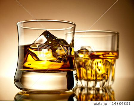 Two glasses of whisky 14334831