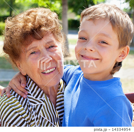 Grandmother with grandchild 14334954
