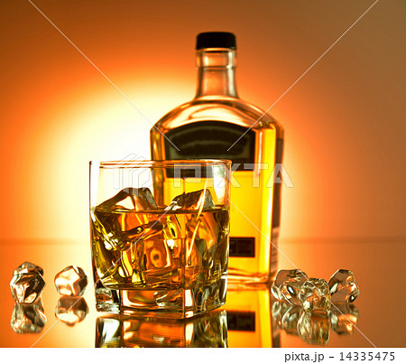 Amber whiskey 14335475