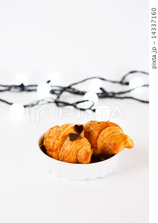 Fresh baked tasty croissant Fresh baked tasty croissant 14337160