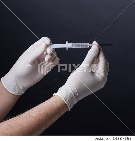 Hands with syringe Hands with syringe 14337862