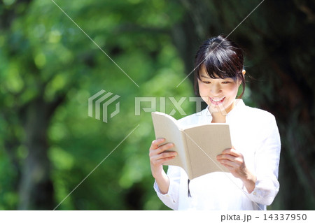 読書・ミドル女性 読書・ミドル女性 14337950