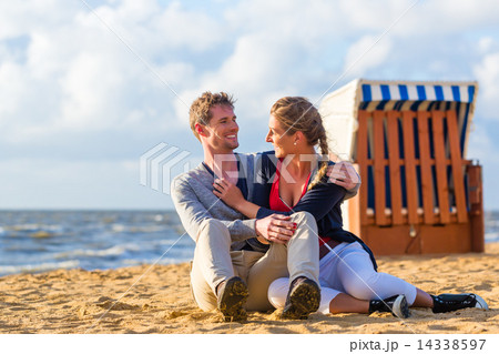 Couple in romantic sunset on beach 14338597