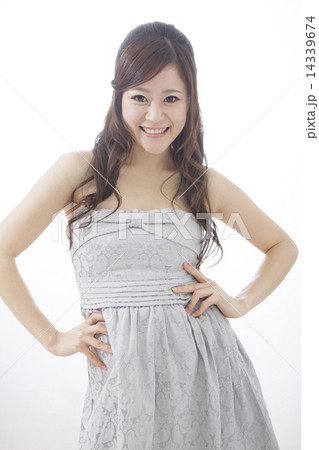 ドレスを着た女性 ドレスを着た女性 14339674