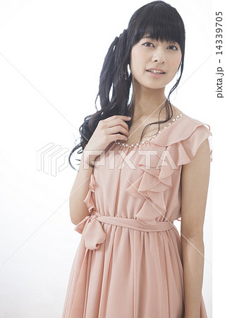 ドレスを着た女性 ドレスを着た女性 14339705