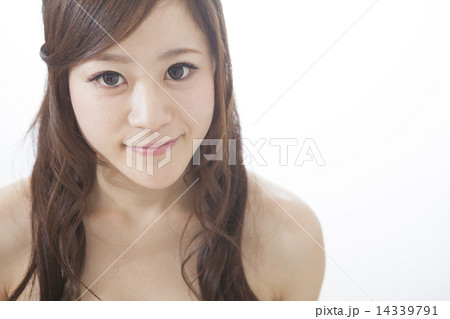 笑顔の女性 14339791