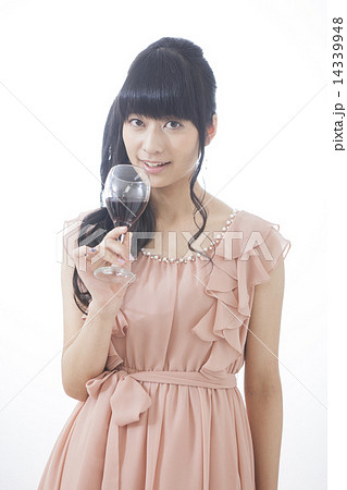 ワインを持つ女性 ワインを持つ女性 14339948
