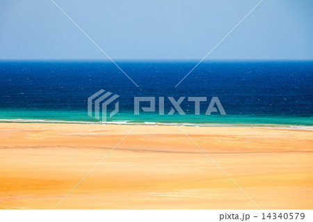 Beach on Atlantic ocean coast 14340579