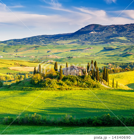 Tuscany landscape at sunsetの写真素材 [14340690] - PIXTA