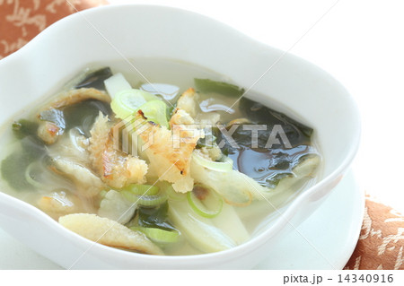 韓国料理の干し鱈とじゃがいもスーププゴクの写真素材