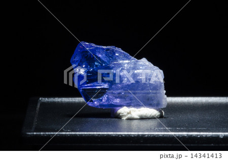 青い宝石 14341413