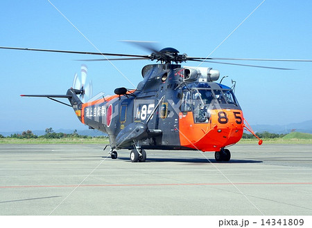 館山航空基地記念祭で記念飛行に向う 南極観測の砕氷艦しらせ搭載で昭和基地への物資輸送 災害救助 の写真素材