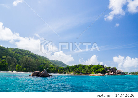 Seascape Sunny day. Blue sky and blue water. 14342026