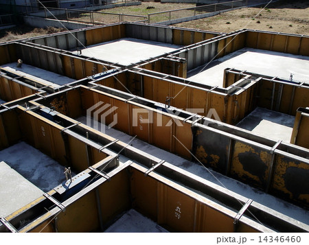 住宅基礎工事の型枠 14346460