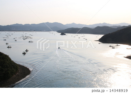 海峡と船 14348919