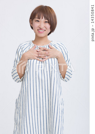 爽やかな夏服を着た女の子 爽やかな夏服を着た女の子 14350841