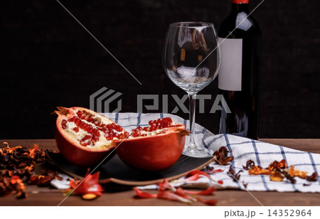 pomegranate 14352964