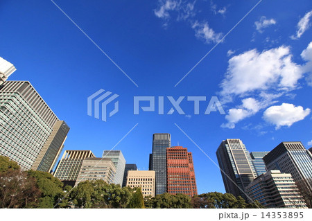 丸の内の高層ビル 14353895