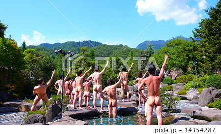 裸の男たちの写真素材 [14354287] - PIXTA