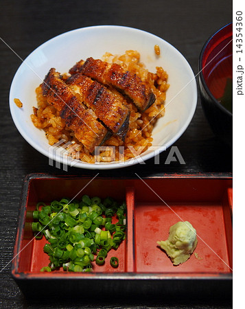 名古屋名物 「ひつまぶし」 名古屋名物 「ひつまぶし」 14354360