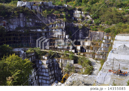 御影石の採掘　石切山脈 14355085