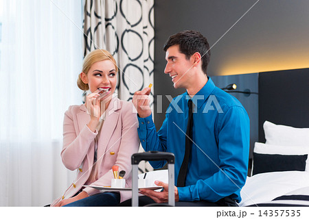 Man and woman arriving in hotel room 14357535