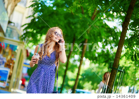 Beautiful young woman with mobile phone Beautiful young woman with mobile phone 14361409