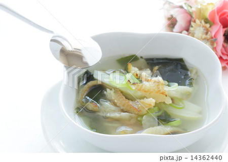 韓国料理の干し鱈とじゃがいもスーププゴクの写真素材