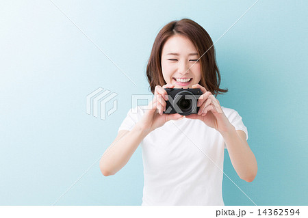 カメラを持つ女性 14362594