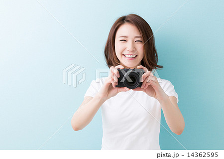 カメラを持つ女性 カメラを持つ女性 14362595
