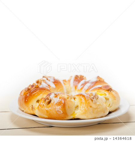 sweet bread donut cake 14364618