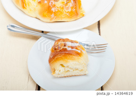 sweet bread donut cake 14364619