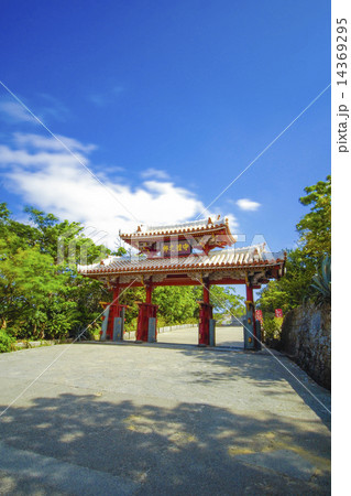 沖縄 首里城の守礼門の写真素材