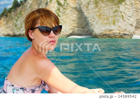 Attractive girl sailing on a yacht. summer day 14369542