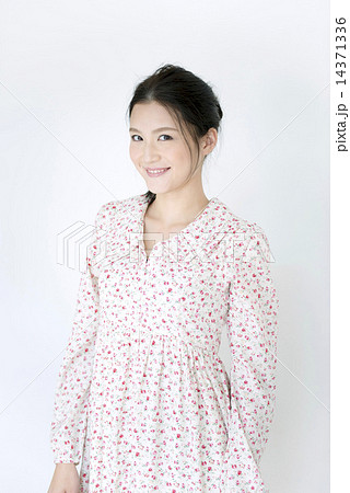 若い女性 14371336