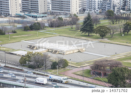 難波宮遺跡で復元された大極殿と八角殿(大阪市中央区) 難波宮遺跡で復元された大極殿と八角殿(大阪市中央区) 14371702