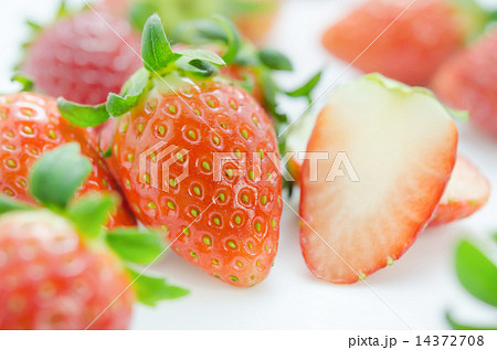 red fruits red fruits 14372708
