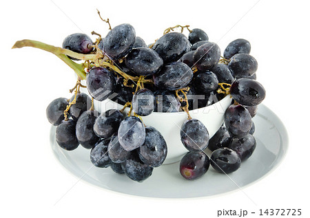 ripe grapes 14372725