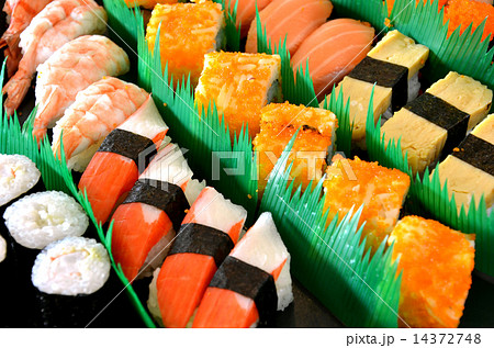Mixed sushi 14372748