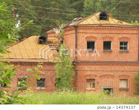 Abandoned well done red brick house 14374137