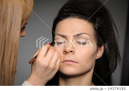 Applying perfect makeup Applying perfect makeup 14374193