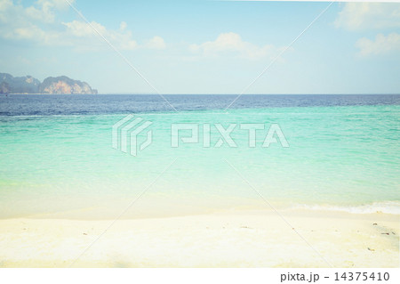 Tropical sunset on the beach. Krabi. Thailand 14375410