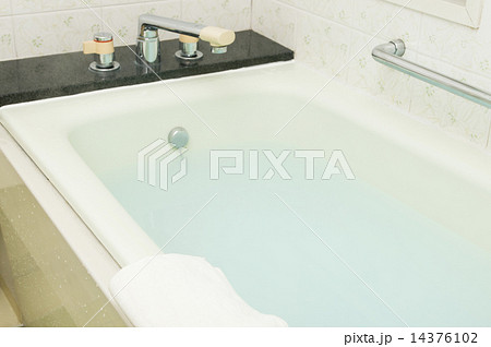 入浴剤で温泉気分 14376102